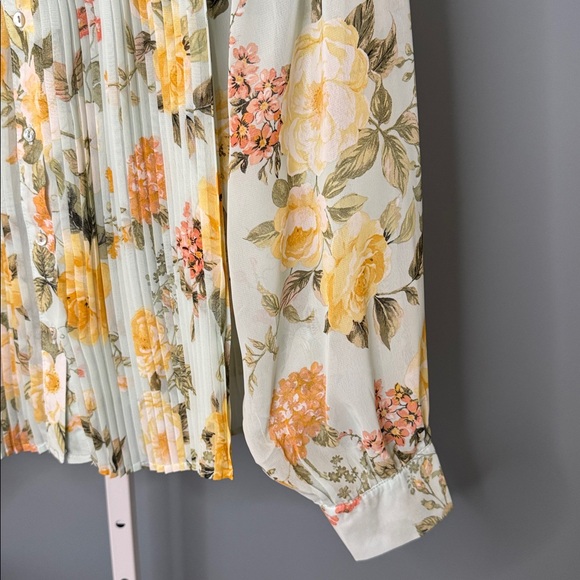 Violetta Botanical Blouse | Wide Bishop Sleeves Floral Blouse in Sea Green Color - Picture 5 of 11